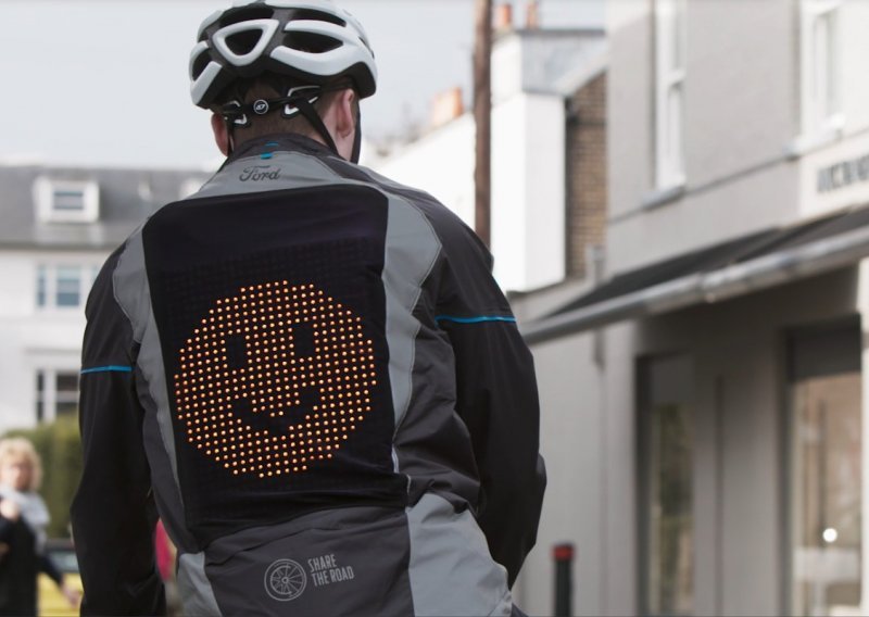 Ford ima pametnu jaknu za bicikliste koja na leđima iscrtava - emotikone