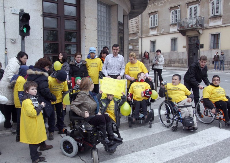 Inicijativa Pomozimo djeci s invaliditetom nezadovoljna zbog kašnjenja Zakona o socijalnoj skrbi