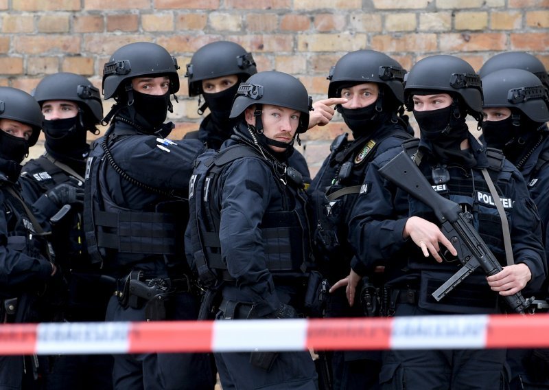 Uhićeno 12 osoba zbog planiranja terorističkih napada u Njemačkoj