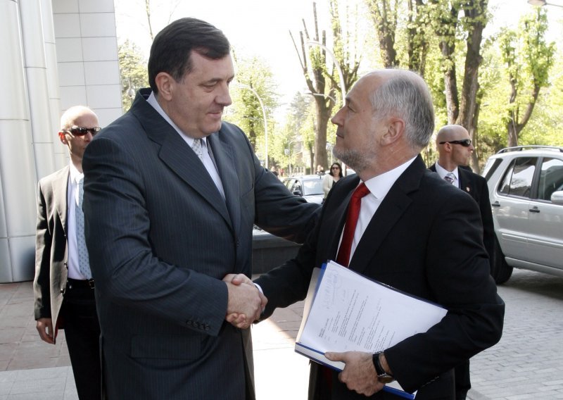 Inzko says replacement of Milorad Dodik possible