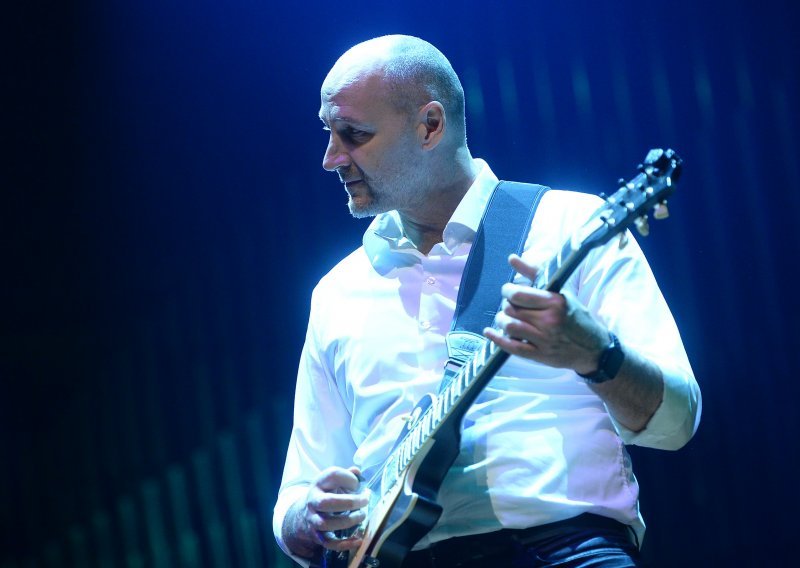 Pogledajte kako je Dino Rađa oduševio gitarističkim umijećem na koncertu u Lisinskom