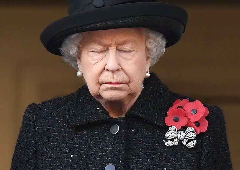 Britanska kraljica zbog koronavirusa odlazi iz Londona