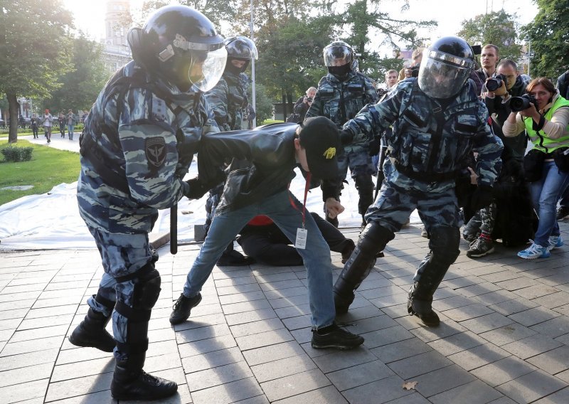 Ruski policajci prekoračili ovlasti na lanjskim prosvjedima, za najteže prijestupe dobili su i otkaze