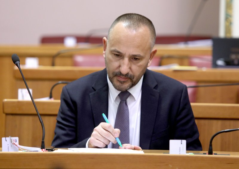Zekanović prozvao zbog dvostrukih kriterija u slučaju spaljivanja lutke u Imotskom
