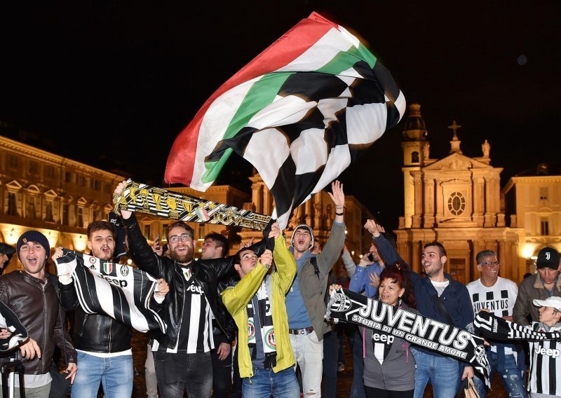 Francuzi htjeli navijačima Juventusa zabraniti dolazak na utakmicu zbog koronavirusa, ali na kraju ih samo označili narukvicama