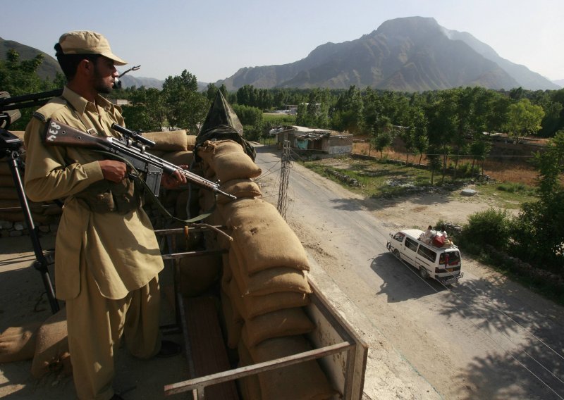 Talibani oteli 21 policajca, ubili dvojicu