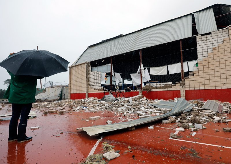 Tornado poharao Nashville i okolicu; usmrtio najmanje sedam osoba i uništio 40 zgrada