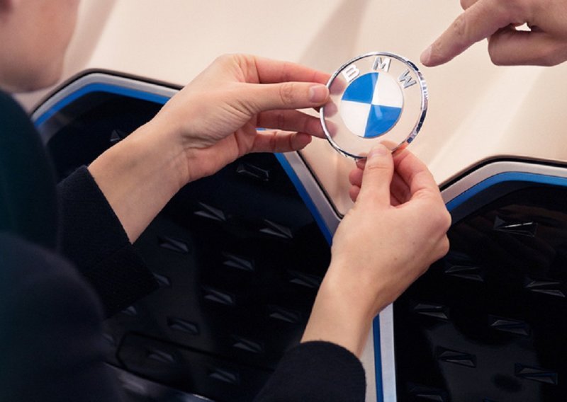 Ususret digitalnom dobu: BMW mijenja logo