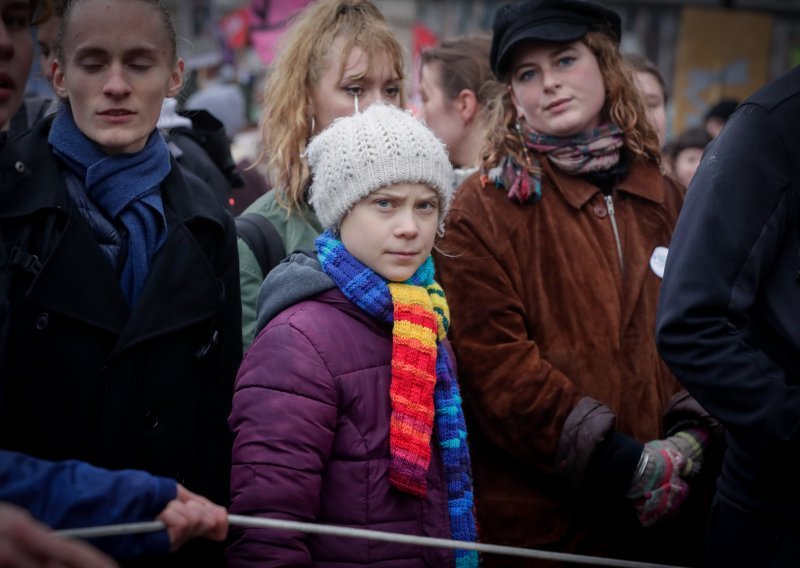 Tisuće ljudi s Gretom Thunberg na prosvjedu za klimu u Bruxellesu