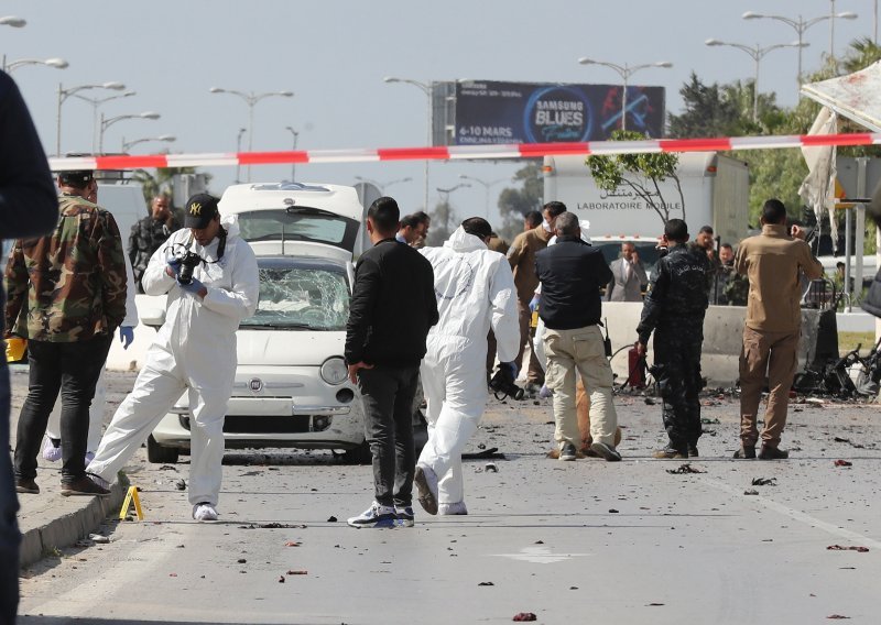 Policajac poginuo u samoubilačkom napadu na američko veleposlanstvo u Tunisu