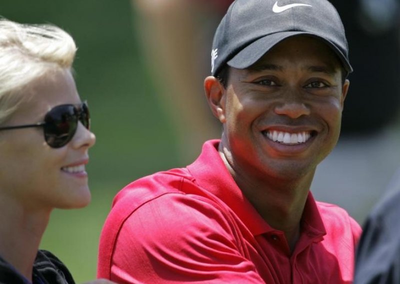 S kim Tiger Woods vara novu djevojku?
