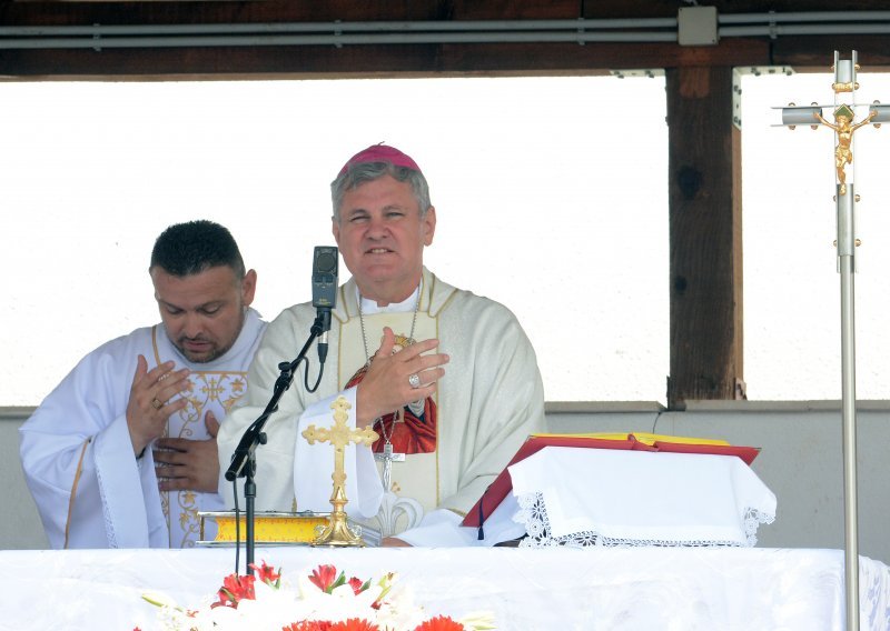 Biskup Košić pozvao na molitvu zbog koronavirusa