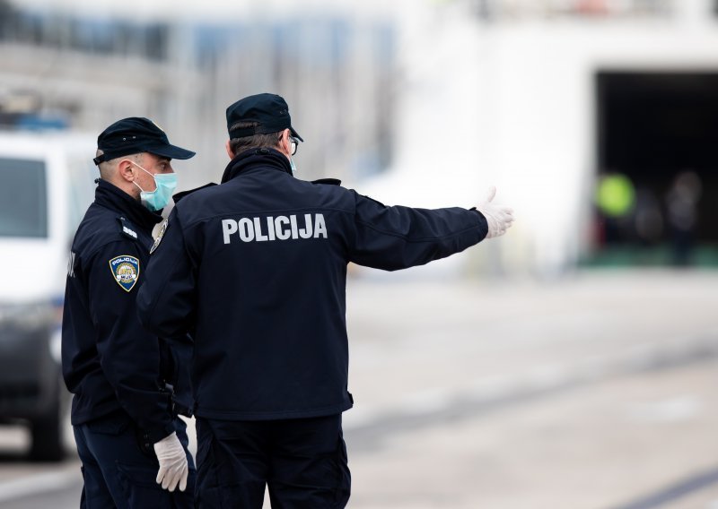 Policija u patroli u Bjelovaru naišla na dvojicu muškaraca kako se mlate, obojica su bili pijani i prilično izudarani