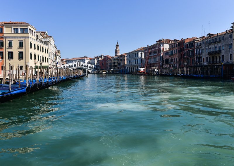 Dobra strana karantene u Italiji: Venecijanski kanali nikad nisu bili bistriji