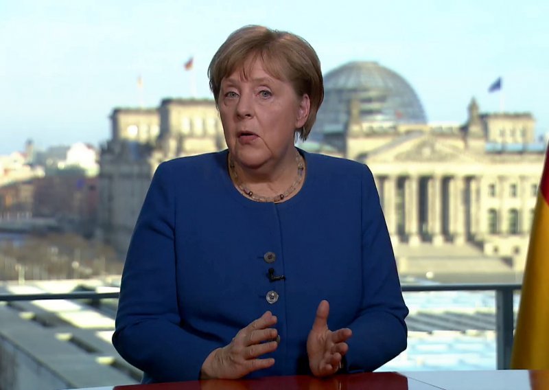 Angela Merkel u kupovinu odlazi sama, a još zanimljiviji od toga je izbor kupljene robe