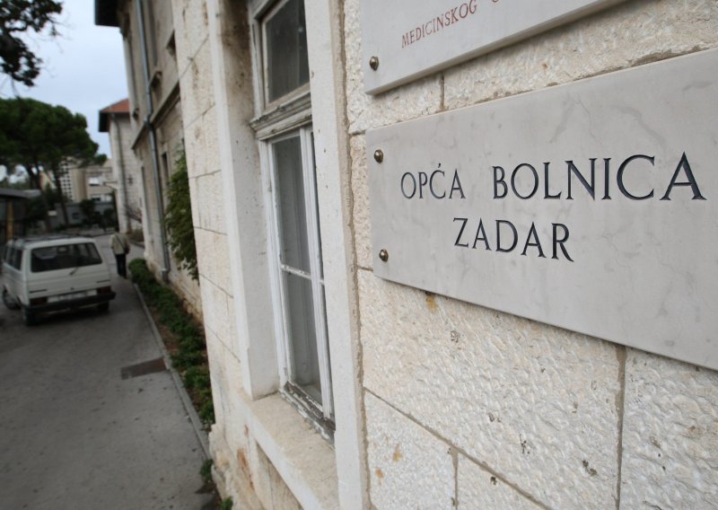Velik porast broja oboljelih u Zadarskoj županiji, mnogo ih je vezano za biogradsku bolnicu, u zadarskoj u samoizolaciji 24 liječnika i 28 medicinskih sestara
