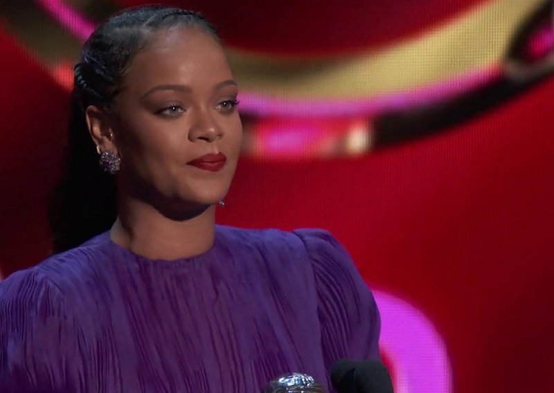 Pjevačica Rihanna iznimno je široke ruke: Prvo je pomogla rodnom Barbadosu, sada New Yorku