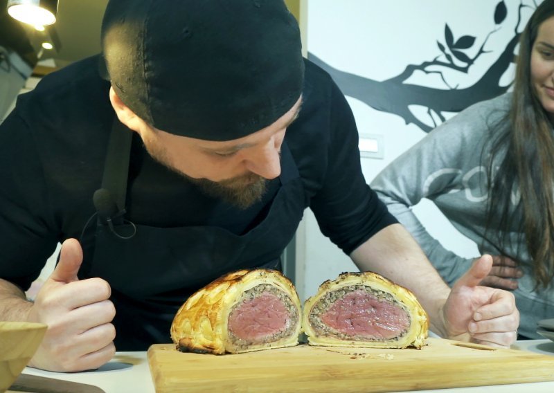 Marko Lasić Nered u karanteni je pripremio slasni biftek Wellington kojeg se ne bi posramio ni slavni Gordon Ramsay