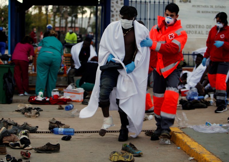Afrički migranti u Melilli nasrnuli na ogradu, 53 ušlo u Španjolsku