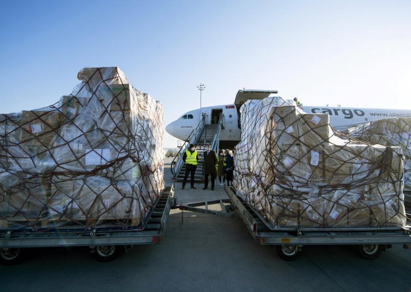 Iz Kine stiglo još 70 tona zaštitne medicinske opreme