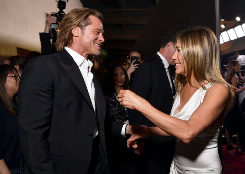 Mnogi se još uvijek nadaju da će se Brad Pitt i Jennifer Aniston pomiriti, posebice njihova zajednička prijateljica