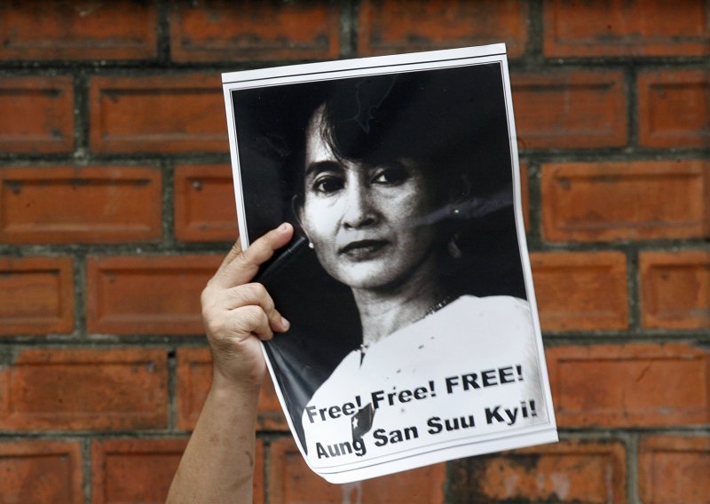 Raspuštena stranka Aung San Suu Kyi