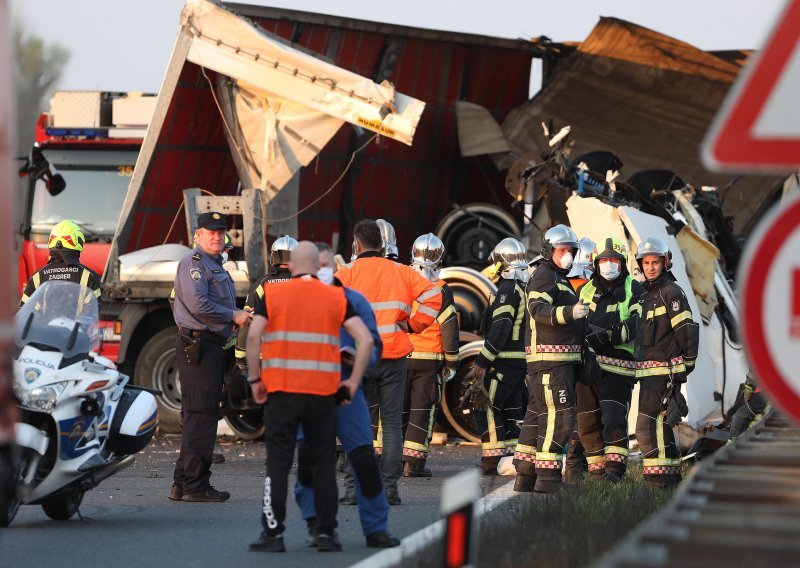 Krš i lom kod zagrebačke Kosnice: Kamion koji je vozio dijelove za vlakove zabio se u nadvožnjak, jedna osoba poginula