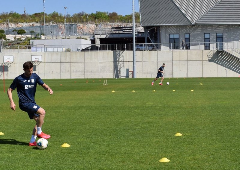 Nakon mjesec dana na Rujevici se opet igra nogomet; igrači Rijeke krenuli s treninzima