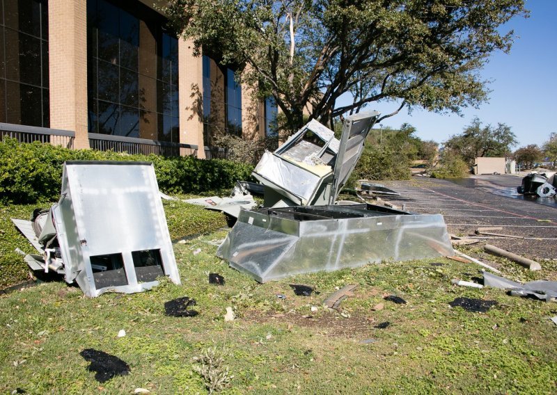 U snažnim olujama u Oklahomi i Teksasu poginulo najmanje pet osoba