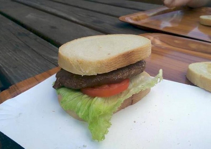 Ovo se na Plitvičkim jezerima prodaje kao hamburger