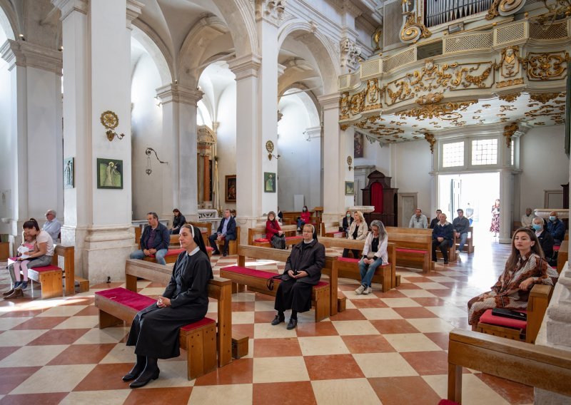 Crkve ponovno otvorene za mise, evo kako je to izgledalo diljem Hrvatske