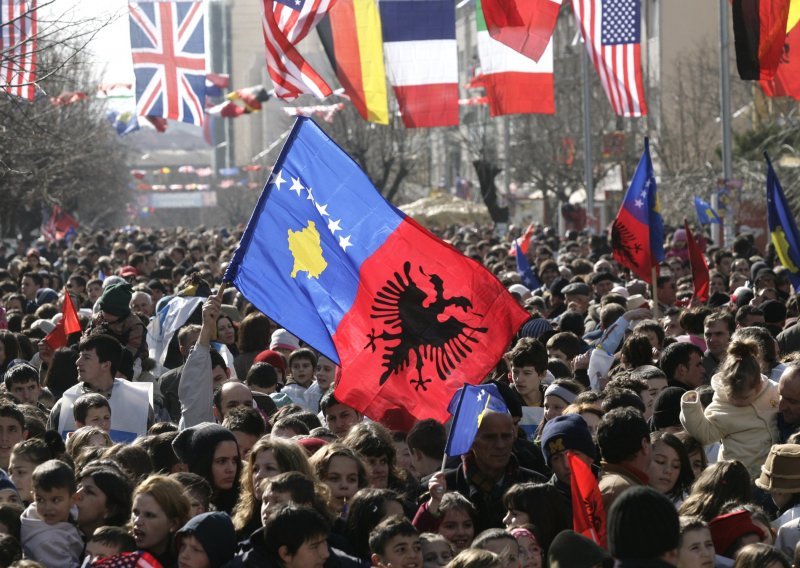 Tko istakne kosovsku zastavu ide u zatvor