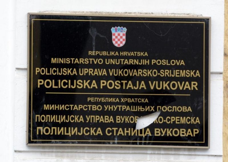 ‘Dvojezičnim pločama nije mjesto u Vukovaru’