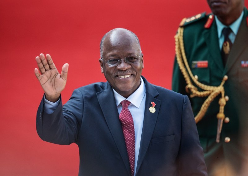 Predsjednik Tanzanije posumnjao u inozemne testove na koronu, pa naredio tajnu operaciju: Pozitivni papaja, koza i ovca