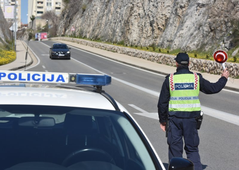 Mladi vozač u Vrbanovcu potegnuo dvostruko od dozvoljene brzine, a vozilo mu je u takvom stanju da ga nije smio ni upaliti