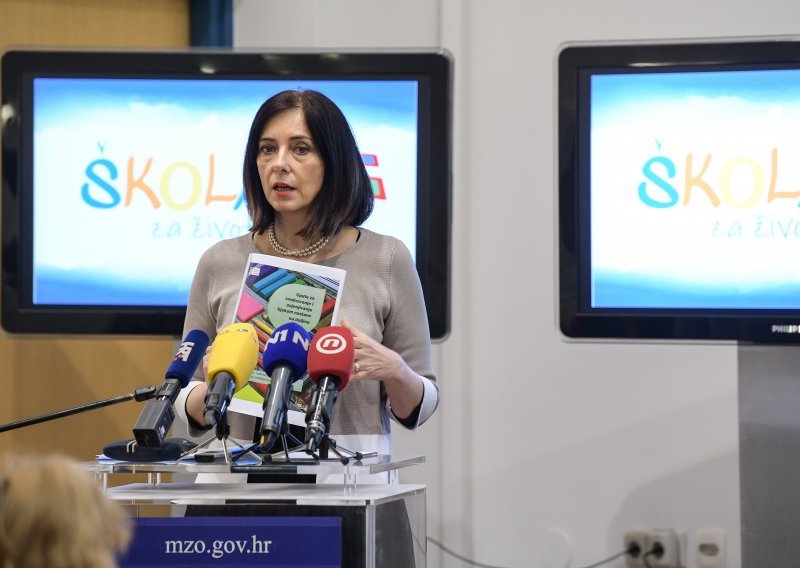 Ministrica Divjak: Razmatra se povećanje broja učenika u učionici u novoj fazi
