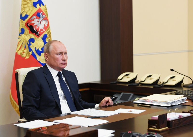 Rusi glasaju na referendumu o ostanku Putina na vlasti