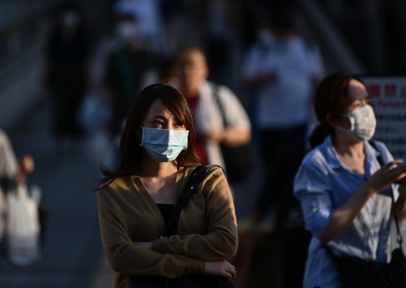 Nositi maske na licu za ljetnih vrućina bit će pravo mučenje, no domišljati Japanci imaju odgovor i na to