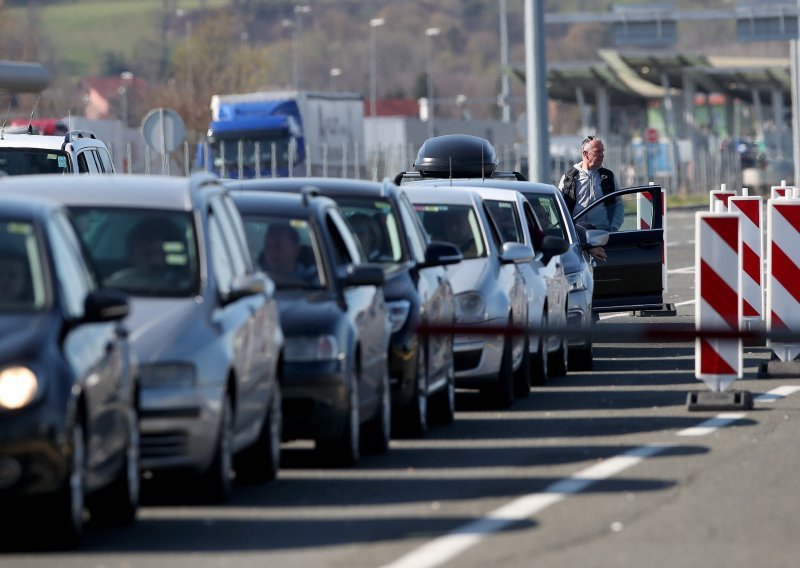 Na graničnim prijelazima sa Slovenijom na ulazu u Hrvatsku čeka se i do sat vremena