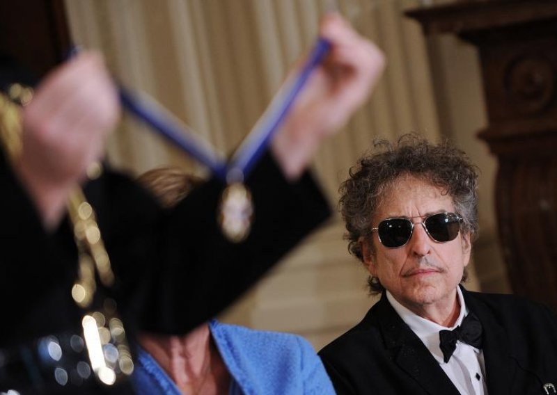 Otpor dodjeli francuske Legije časti Bobu Dylanu