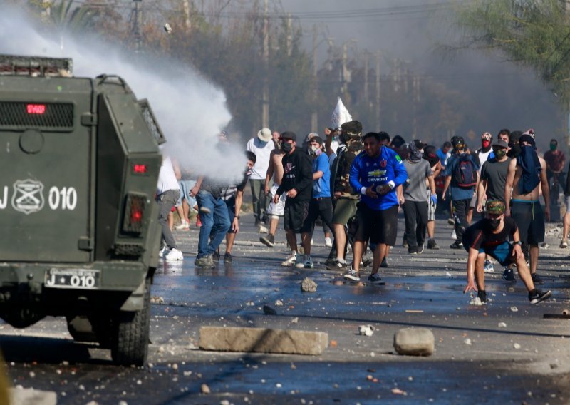Nasilni prosvjedi u Čileu zbog nedostatka hrane u vrijeme epidemije korone
