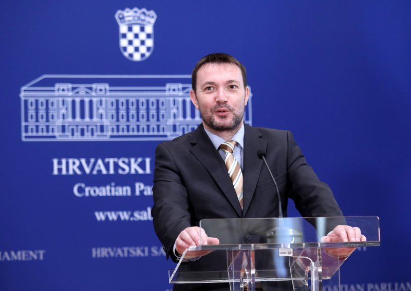 SDP pozvao Krstičevića da se očituje o navodima da je kupio jeftino dva stana