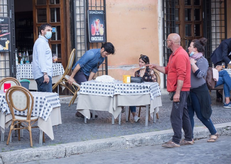 Kuhari pod sigurnosnim naočalama, jelovnika nema: Talijanski restorani otvorili su svoja vrata