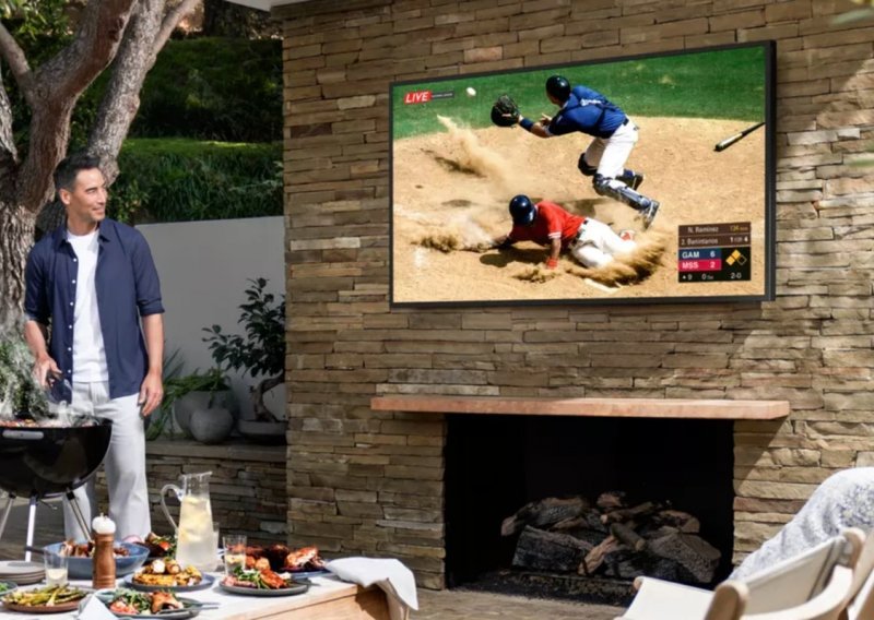 Ovaj Samsungov televizor možete gledati i dok vani roštiljate