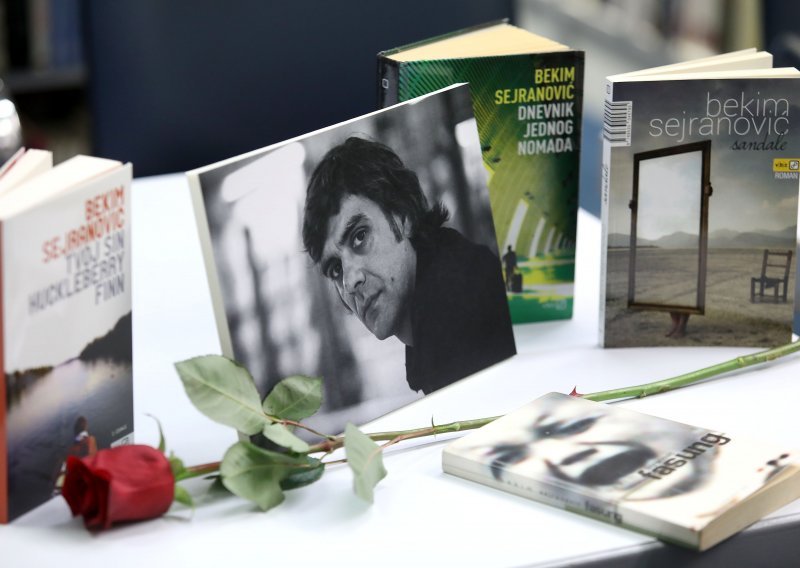 U Zagrebu održana komemoracija za Bekima Sejranovića; od omiljenog književnika oprostili se kolege i prijatelji