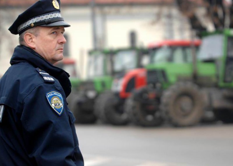 Disgruntled farmers protest in Vukovar-Srijem County