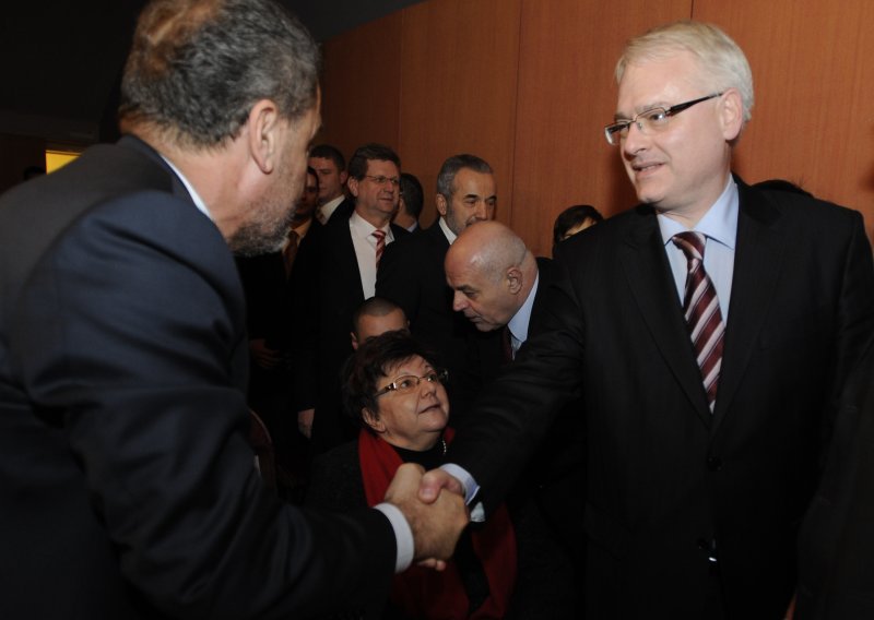 Josipović s Bandićem gradi Sanaderov Spomenik domovini