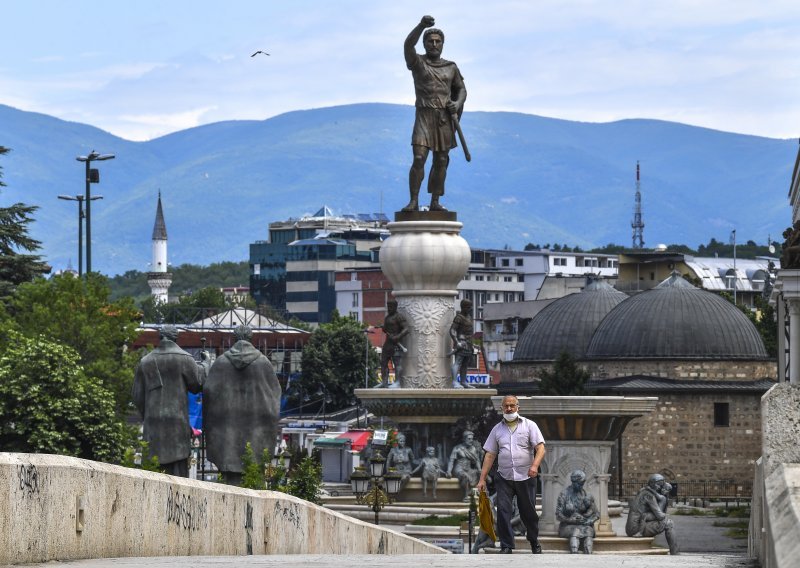Neizvjesno do samoga kraja: Podijeljena Sjeverna Makedonija izlazi na izbore usred širenja zaraze