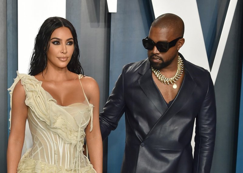 Nedavno su romantično proslavili šestu godišnjicu braka, no sad ispada kako Kim Kardashian i Kanye West imaju velikih ljubavnih problema