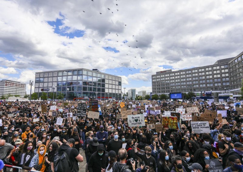 Masovni prosvjedi i sukobi s policijom u nekoliko njemačkih gradova